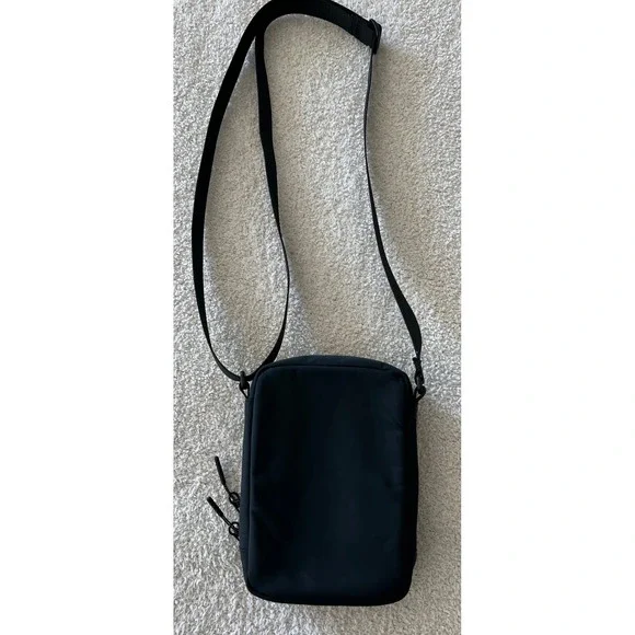 Lululemon Easy Access Crossbody Bag Black 1.5L Messenger Bag - Picture 8 of 10